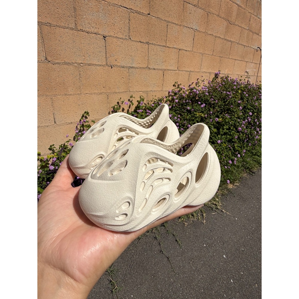 adidas Yeezy Foam RNR runner desert Sand Toddler 3K slip-on shoes quiet luxury